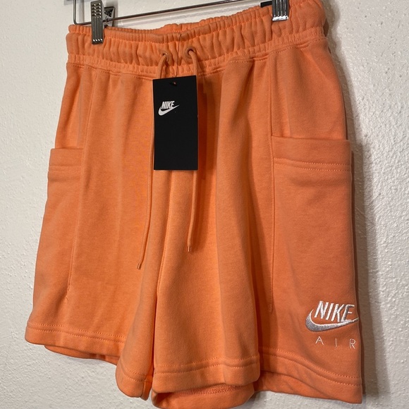 Nike Air Fleece Drawstring Shorts with Side Pockets - Picture 3 of 5